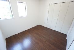 家具を選ばないナチュラルなフローリングとシンプルなクロスです＾＾