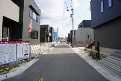 前面道路は約5m。