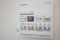 浴室暖房乾燥機には、暖房、乾燥、涼風、換気の4つの機能が付いています。タイマー付きです。換気・雨の日の洗濯も安心です＾＾