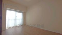 バルコニーに面していて日当たりがよく、寝室としての利用もおすすめです＾＾