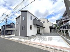 閑静な住宅街でのんびりとした住環境＾＾四箇田小学校徒歩9分、スーパーまで徒歩7分の生活便利な物件＾＾