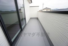 陽当たりの良いバルコニーです。お洗濯やお布団干しはもちろん、日光浴スペースにも。