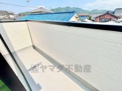 陽当たりの良いバルコニーです。お洗濯やお布団干しはもちろん、日光浴スペースにも。