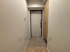 採光の良い明るい玄関です。