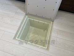 キッチンには床下収納を設けています。生活スペースを減らさず、キッチン用品や非常食など様々なものを収納できます。