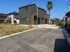 住人以外の車の進入も少なく、小さなお子様を持つご家庭にも安心です。