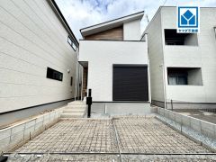 スーパーやコンビニなども近く周辺環境充実。快適でゆとりのある生活空間で新生活を始めましょう＾＾