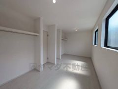 将来は間仕切りで2部屋に変更可能。お子様の成長やライフスタイルに合わせて使える可変式の洋室です。