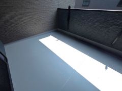 広々としたバルコニー。 天気のいい日にはお布団もまとめて干せそうですね＾＾ 陽当たり、風通し良好です＾＾