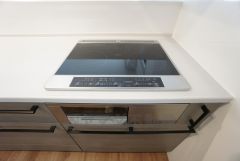 お手入れのしやすいIHクッキングヒーターです。3口コンロなので、効率よくお料理が楽しめます。毎日のお料理も楽しくなりますね＾＾