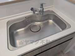 大きなお鍋も楽々洗える幅の広いシンクです＾＾