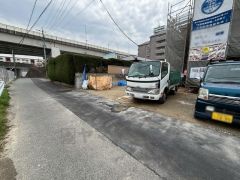 東側側3.9ｍの公道に面しています。