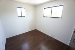 家具を選ばないナチュラルなフローリングとシンプルなクロスです＾＾