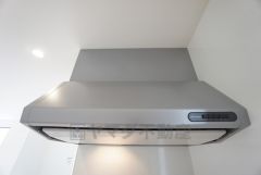 ファンやフィルターが見えにくいレンジフード。パッと視界に入っても細部までは見えにくく、オシャレでインテリアデザインの一部になりますね＾＾