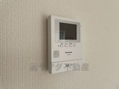 防犯性、セキュリティ対策に安心できるテレビモニター付きインターフォンです。セールスマン対策にもなり安心できます。