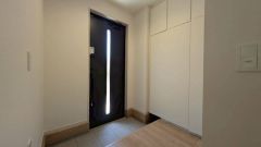たっぷり収納できるシューズボックス付きなので、家族全員の靴がきれいに整頓できます。