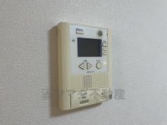 防犯性、セキュリティ対策に安心できるテレビモニター付きインターフォンです。セールスマン対策にもなり安心できます。
