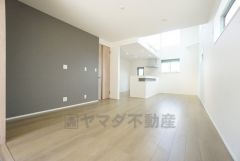 家族が集まる開放的なリビング。思い思いの時間を過ごしたり、家族みんなで食事をしたり、素敵な団らんの場になりますね＾＾