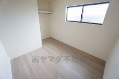 家具を選ばないナチュラルなフローリングとシンプルなクロスです＾＾