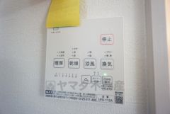 浴室暖房乾燥機には、暖房、乾燥、涼風、換気の4つの機能が付いています。タイマー付きです。換気・雨の日の洗濯も安心です＾＾
