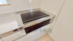 お手入れのしやすいIHクッキングヒーターです。3口コンロなので、効率よくお料理が楽しめます。毎日のお料理も楽しくなりますね＾＾