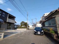 前面道路南側5.9ｍに面しています。