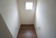 2階ホールには大型収納スペースを完備＾＾