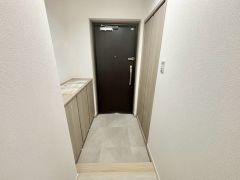 下駄箱対面には物入が付いています＾＾