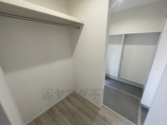 玄関はハンガーパイプ付きのクローゼット完備＾＾