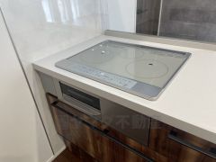 汚れてもサッとふける、お手入れのしやすいIHクッキングヒーター。