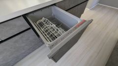 炊事時間を大幅に短縮できる食器洗浄乾燥機付き＾＾食器を洗う手間が減るので家族とのコミュニケーションの時間や自分の時間が増えますね。