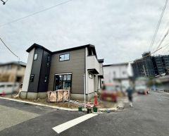 北側約5.5ｍの公道に面しています。