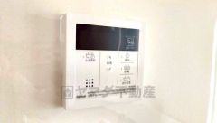 お湯張り、追い炊き、足し湯がボタン一つで楽々操作できる非常に便利な給湯機リモコンです。追い炊きがついていると寒い冬は水道代の節約にもなるので助かります。