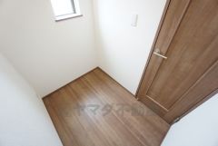 2階廊下に居室から独立したフリールーム付き。