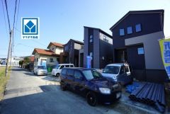 前面道路北側4ｍに面しています。