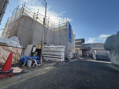 カースペースは2台分確保＾＾ご夫婦で1台ずつ所持されているご家庭も、来客時も安心ですね。