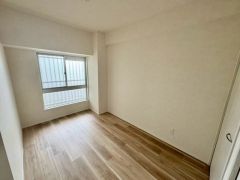 住む人のこだわりを活かす5.2帖の洋室です＾＾クローゼットもあり荷物もすっきり片付けられ、ゆとりのある暮らしが出来ます＾＾
