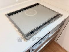 お手入れのしやすいIHクッキングヒーター。