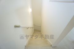 手摺付きなので安全に上り下りできますね＾＾