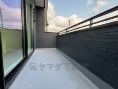 陽当たりの良いバルコニーです。足元は防水工事施工済です。