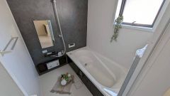 ウォシュレット付きトイレです。1階2階の2ヶ所にトイレがあるので、忙しい朝にもゆとりができますね＾＾