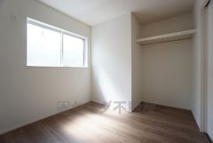 オープンクローゼットは、扉の開閉動作がないので荷物の出し入れがスムーズになります。衣類を綺麗にまとめておしゃれにまとめれば、お部屋のアクセントにもなります＾＾