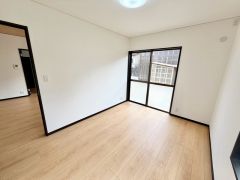 明るくシンプルな洋室。家具のレイアウトもしやすく、寝室や子ども部屋など幅広く活用できます＾＾