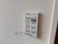 浴室暖房乾燥機には、暖房、乾燥、涼風、換気の4つの機能が付いています。タイマー付きです。雨の日はもちろん、急ぎで洗濯する必要のあるお子様の体操服や、下着類などを乾かすのに便利です。