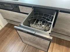 炊事時間を大幅に短縮できる食器洗浄乾燥機付き＾＾食器を洗う手間が減るので家族とのコミュニケーションの時間や自分の時間が増えますね。