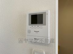 防犯性、セキュリティ対策に安心できるテレビモニター付きインターフォンです。セールスマン対策にもなり安心できます。