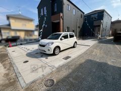 カースペースは縦列で3台。