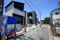 前面道路幅員：北側4.0ｍ公道。バス通りから1本入った落ち着いた住宅地＾＾