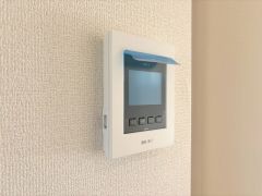 防犯性、セキュリティ対策に安心できるテレビモニター付きインターフォンです。セールスマン対策にもなり安心できます。
