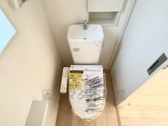 ウォシュレット、暖房便座、節電・節水機能など、使い勝手のよい高機能トイレです。